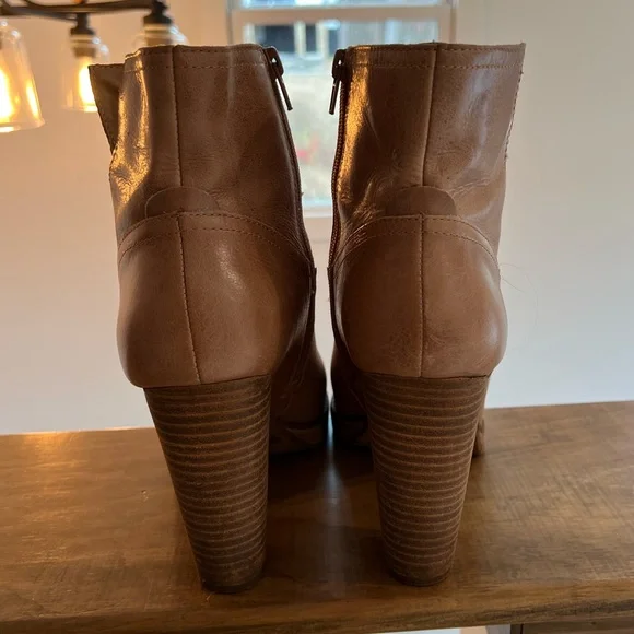 Lucky Brand Quintei Heeled Boot Macaroon Leather - Picture 3 of 6